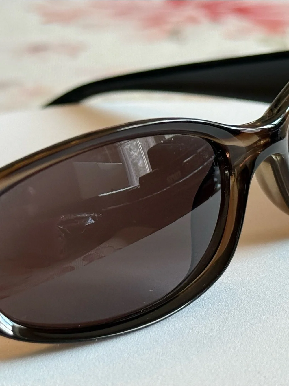 Gucci 2456/S in excellent condition, comes with case and cert. card